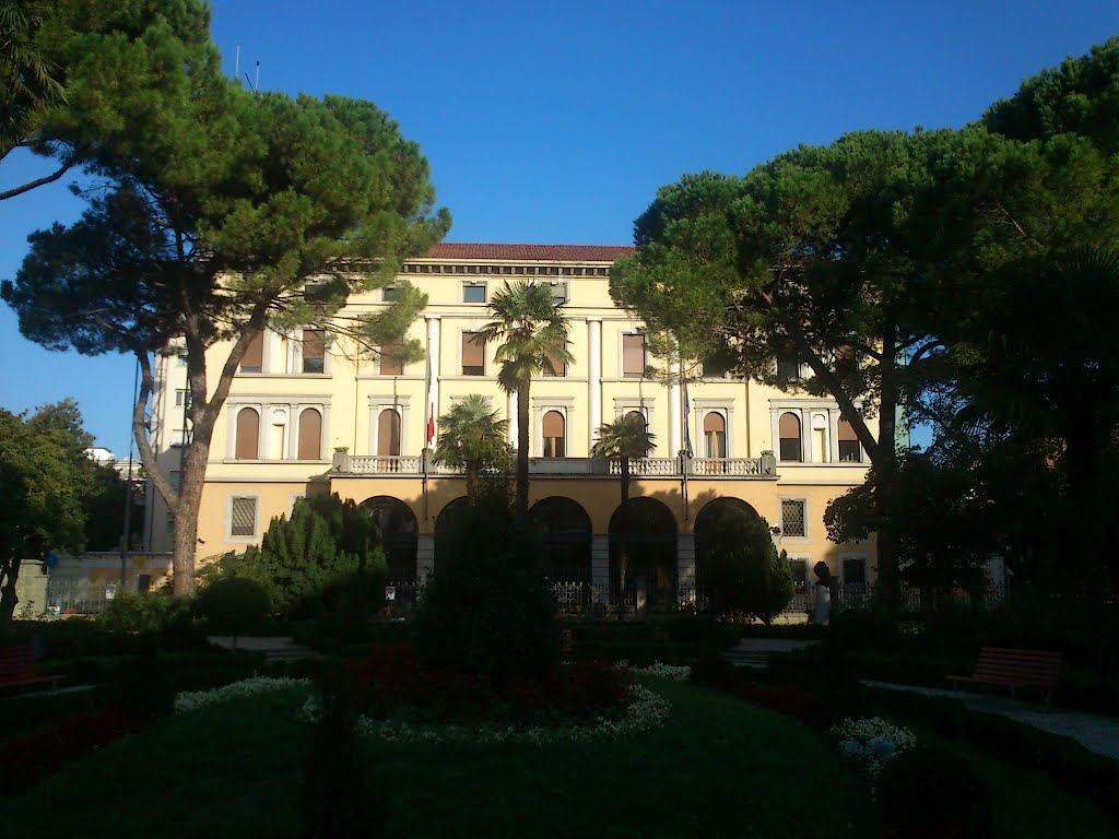 Park Ambassador Palace Hotellel szemben by Stemler Krisztián