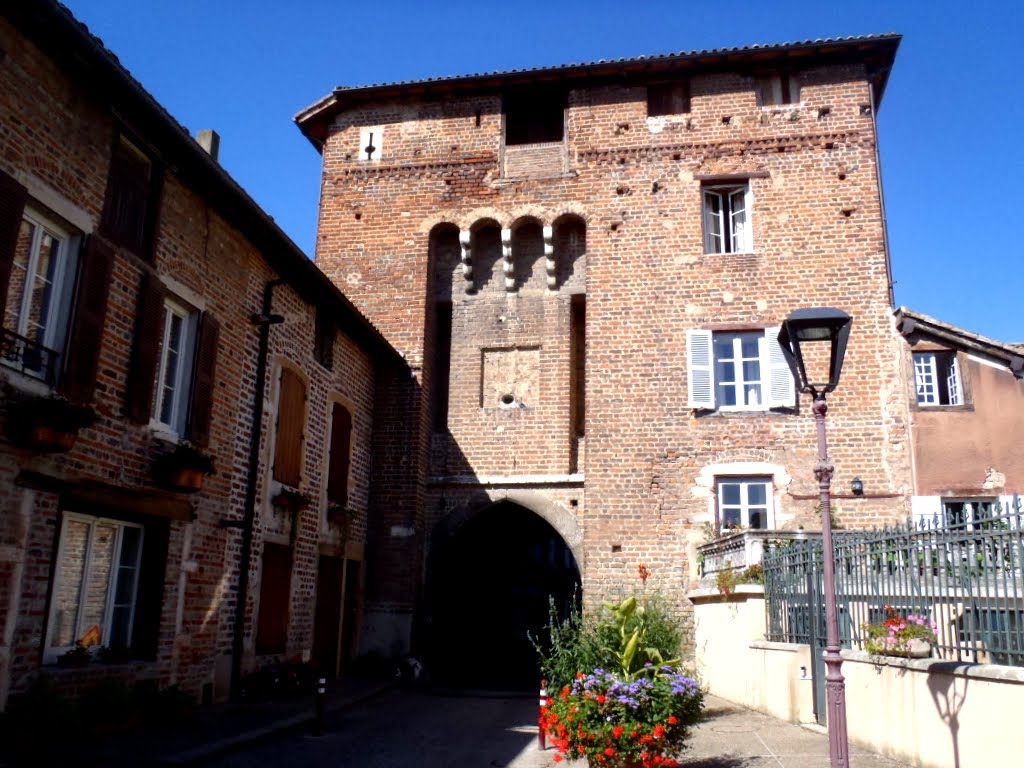 Chatillon sur Chalaronne-porte fortifiée by oenanthe   ♥ Pano ♥