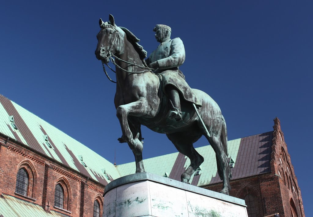 King Christian X statue (Store Torv, Aarhus) by Torben Breindahl