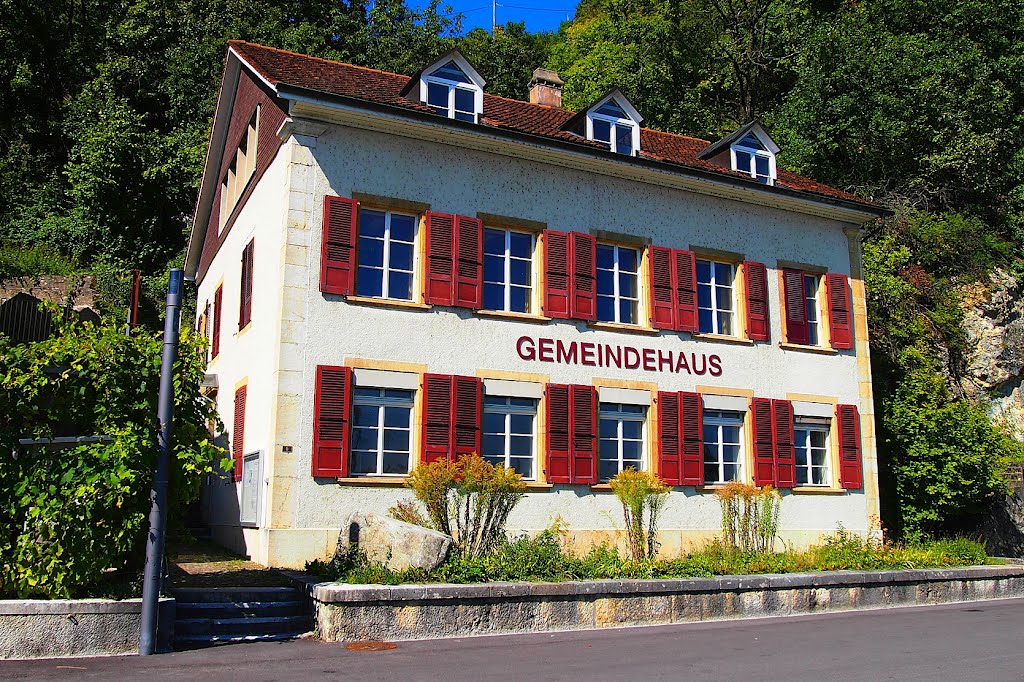 Tüscherz, Unterdorf, Gemeindehaus von 1861 by Wilhelm Tell