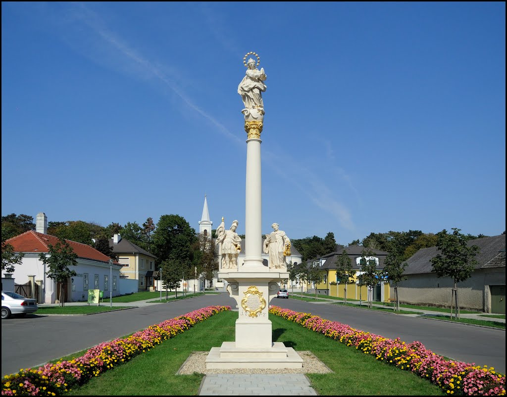 Kirchenplatz in Halbturn by Robert Heilinger