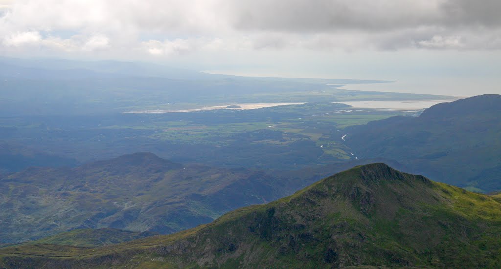 View towards Yr Aran, Dwyryd & Glaslyn Estuary, & Harlech. by Huw Harlech