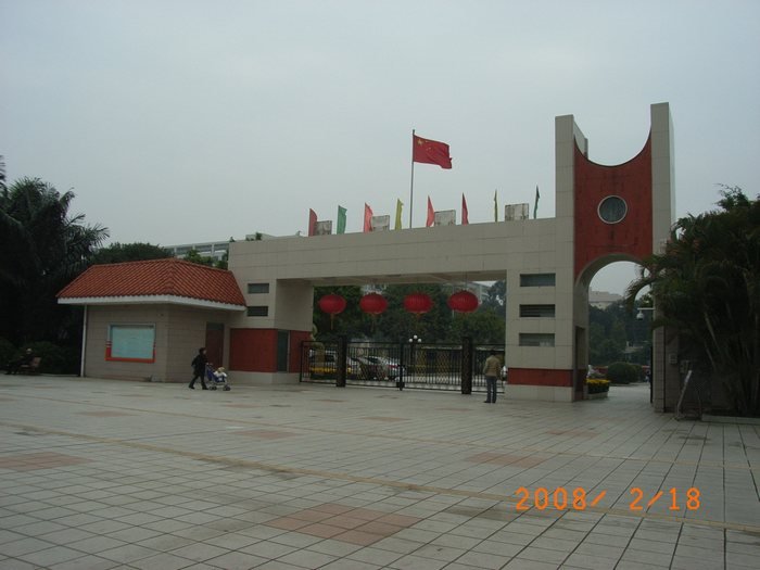 公园的门 Gate of the park. by sanderluohao