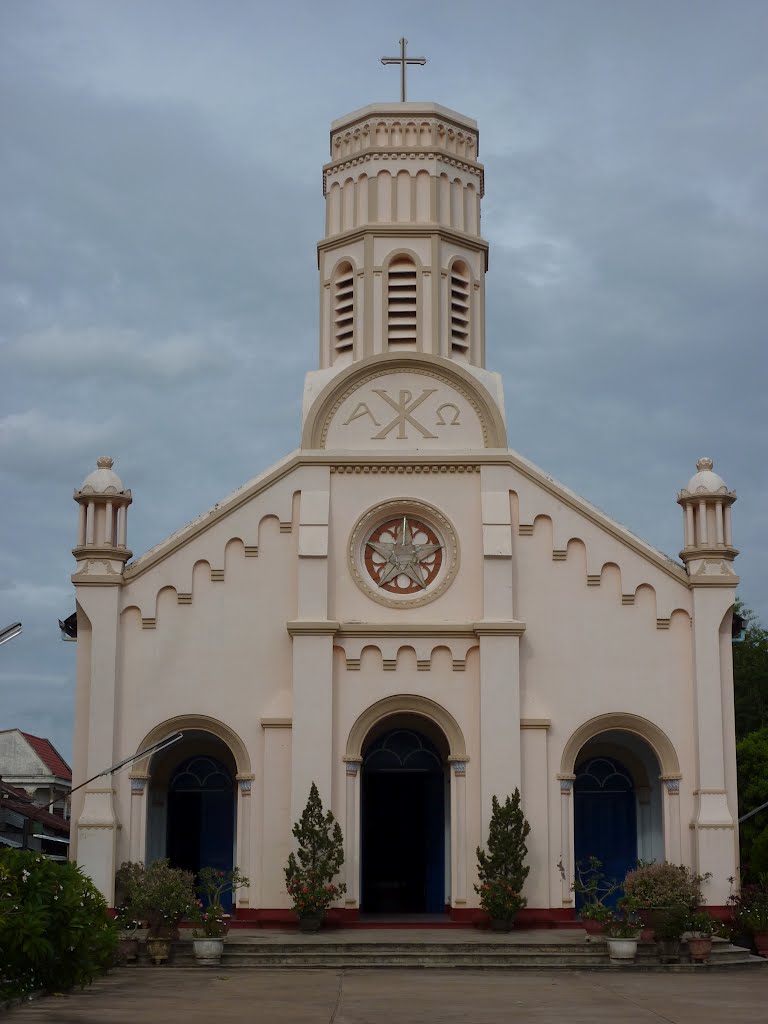 L'église de Savannakhet by Missak