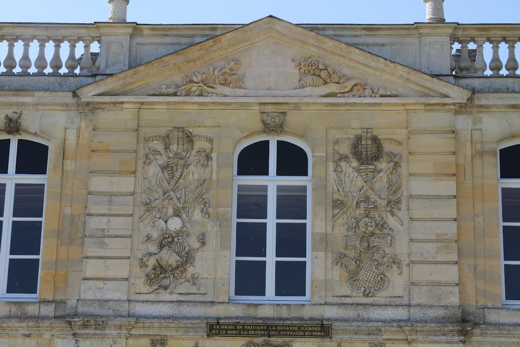 Château de Canon, détail de la facade (2011) by mideb