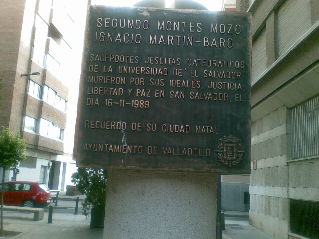 Segundo Montes Mozo, Ignacio Martín-Baró, sacerdotes jesuítas, catedráticos de la Universidad de El Salvador, murieron por sus ideales, justicia, libertad y paz en San Salvador, el día 16-11-1989. Recuerdo de su ciudad natal by Casitaspucela