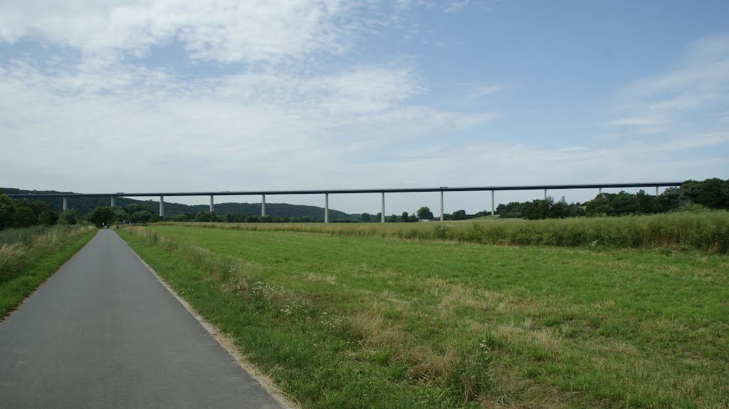 Ruhrtalbrücke, Mülheim an der Ruhr, Deutschland by Piter Wilde