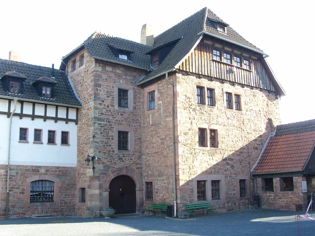 Vacha:  Burg -Heimatmuseum und Puppenausstellung by Kuddel55