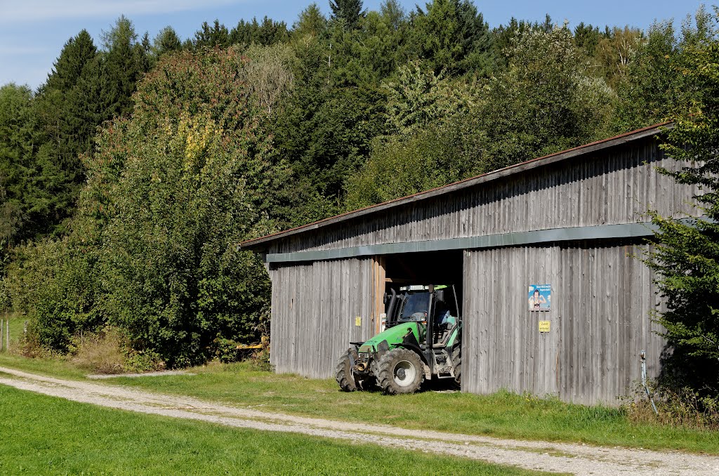 Feldscheune bei Bonstetten, Bayern, September 2012 by PETEGE