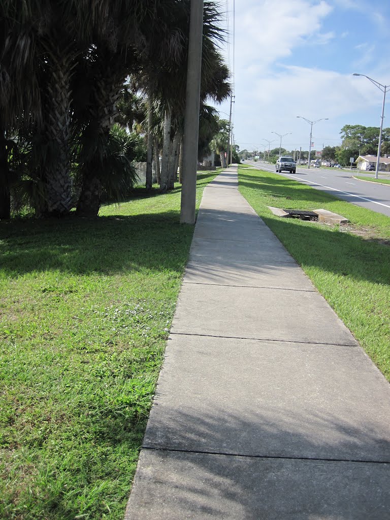 Sidewalk to get to south park area and pier by habeels