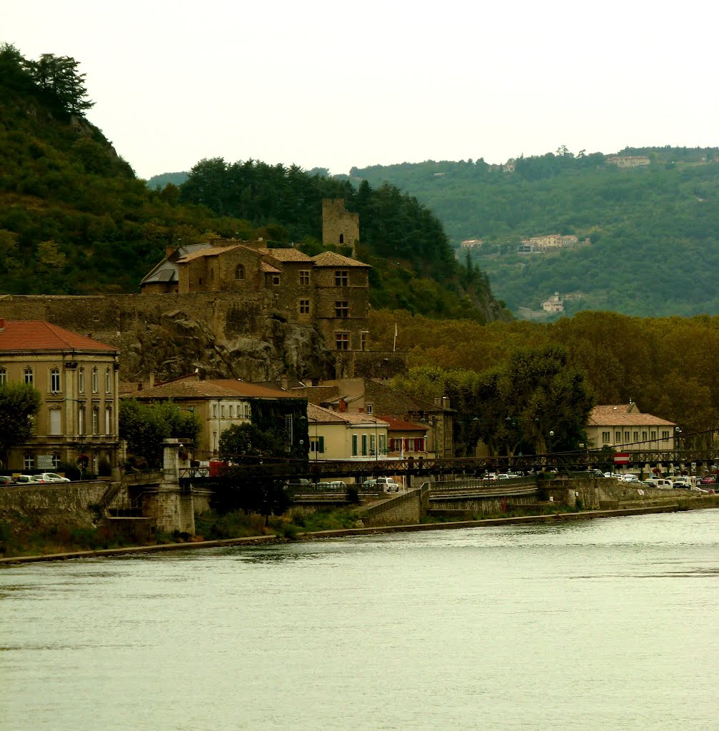 Tournon-sur-Rhône by Gautier B