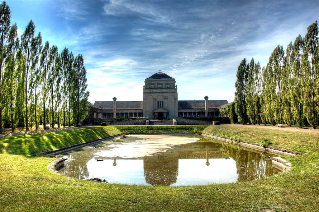 Große Trauerhalle mit Teich HDR, Sep 2012 by Florian Pförtsch