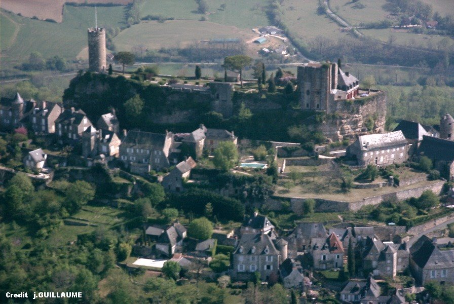 Turenne-Ville vue d'avion by jacques19