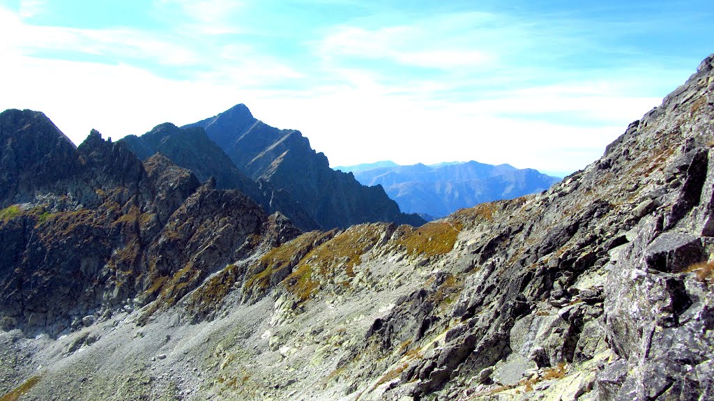 Výhľad z Bystrej lávky na západ,v strede Kriváň,v pozadí Západné Tatry... by Majo 65