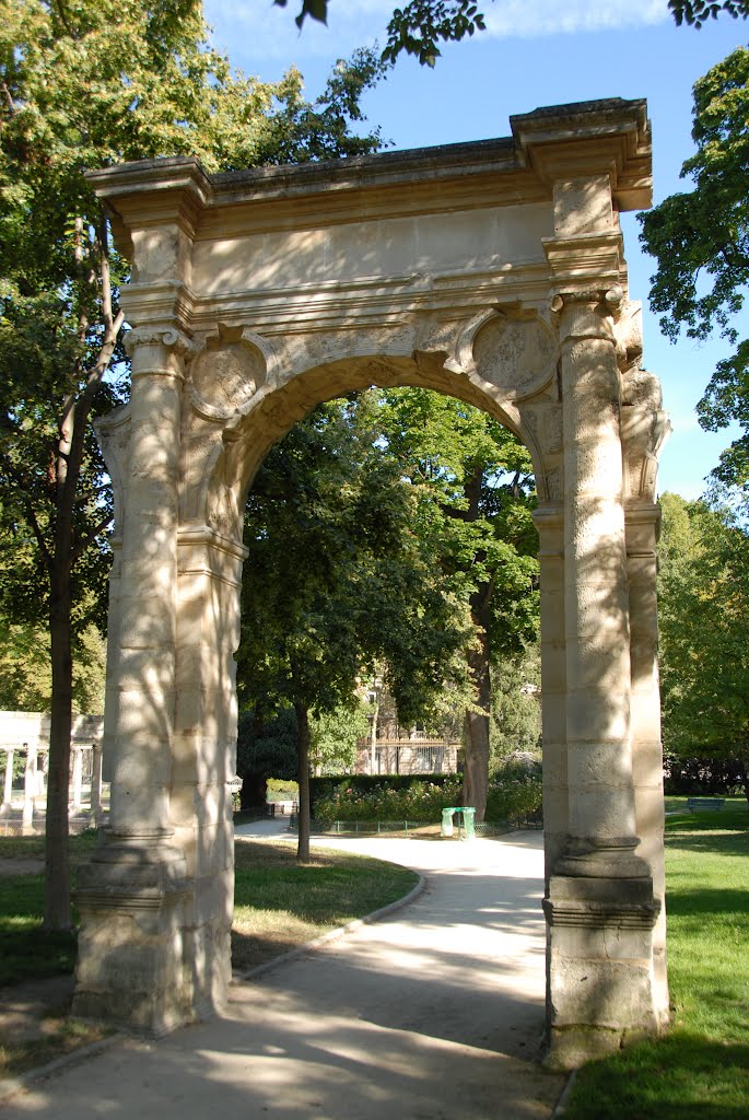 Parc Monceau by Enrique Fernandez Marcote