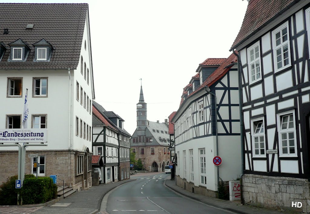 Korbach - Die Langefelder Straße mit Blick zum Rathaus by Heribert Duling