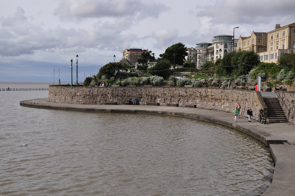 Weston-Super-Mare : Marine Parade & Lake by A Photographer