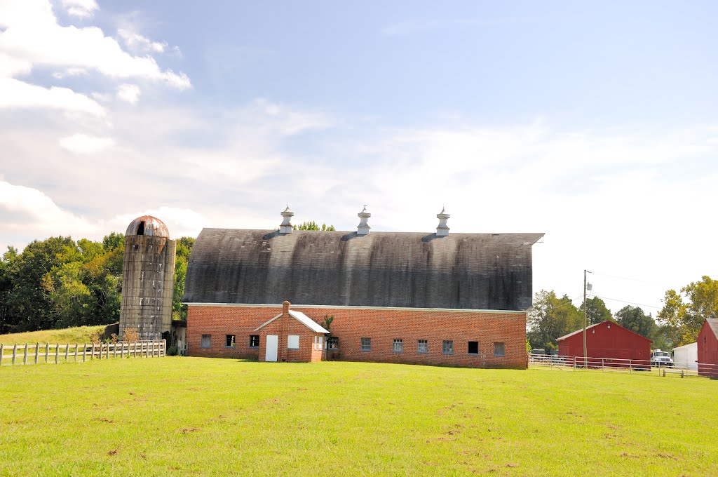 VIRGINIA: NEWPORT NEWS: yet better view of barn and silo at the City Farm by Douglas W. Reynolds, Jr.