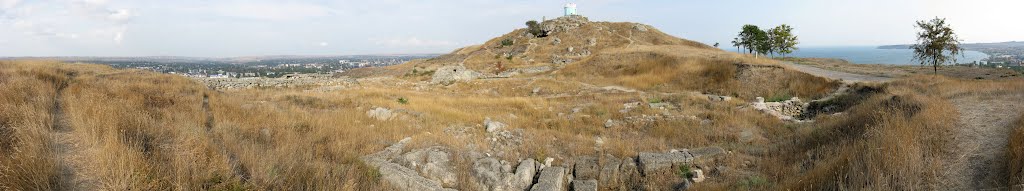 Панорама. Керчь. гора Митридат. Пантикапей. Развалины городища. Вид издалека by vasnas