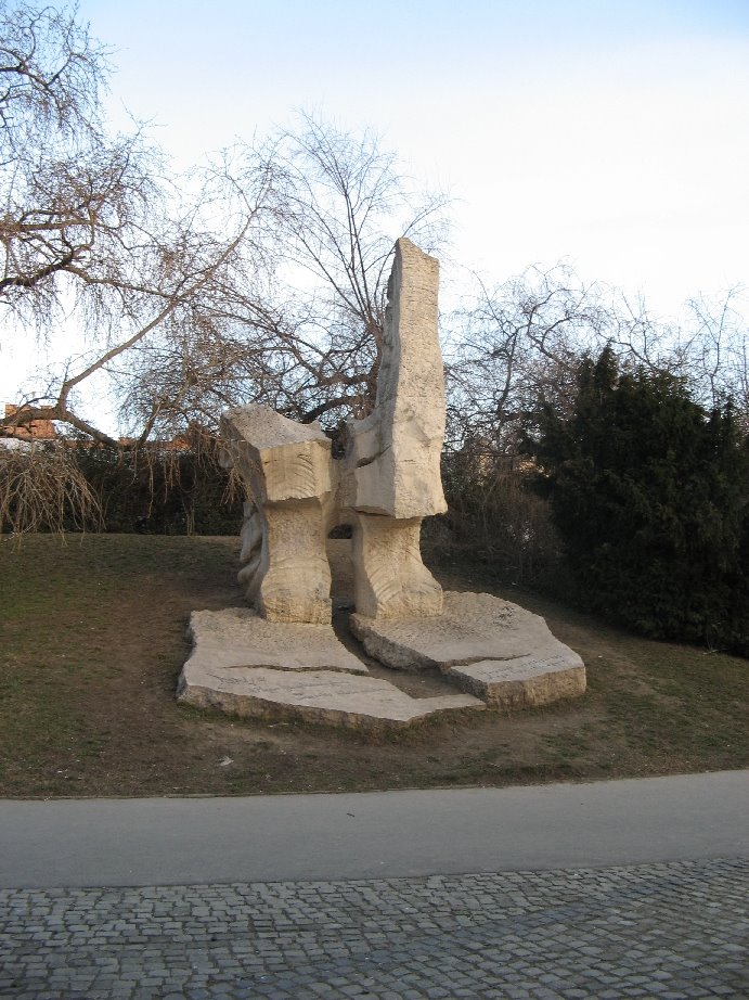 Statue near Feneketlen Lake by damian liszka