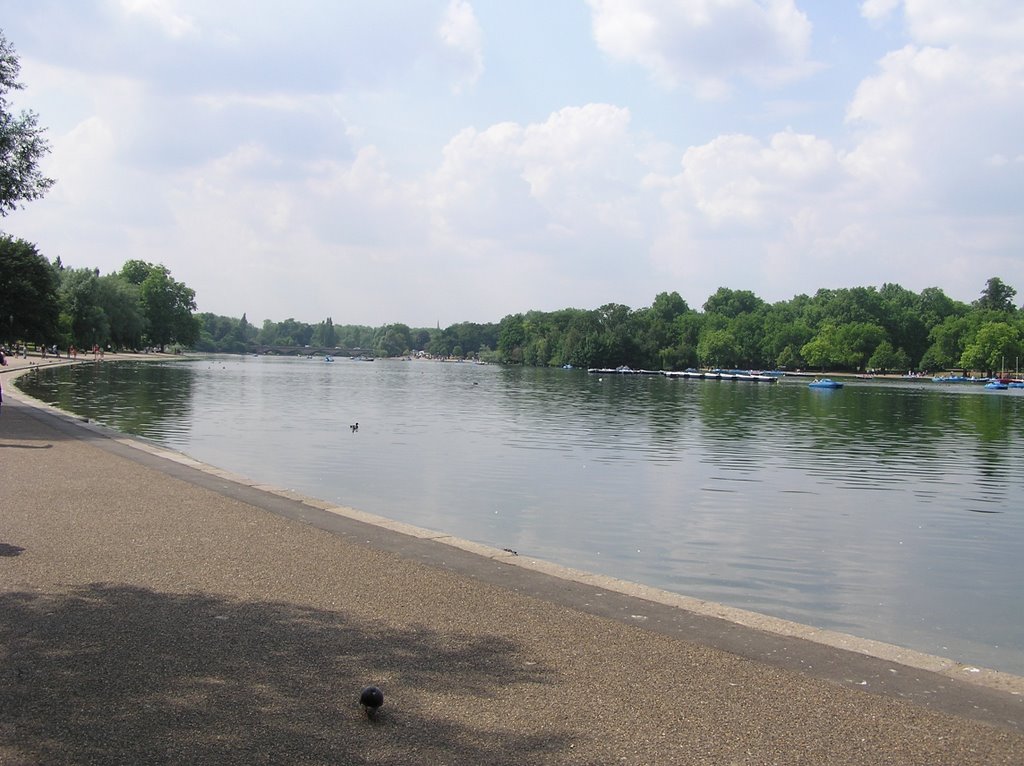 07-13-05 south enf of The Serpentine in Hyde Park by soundchasser