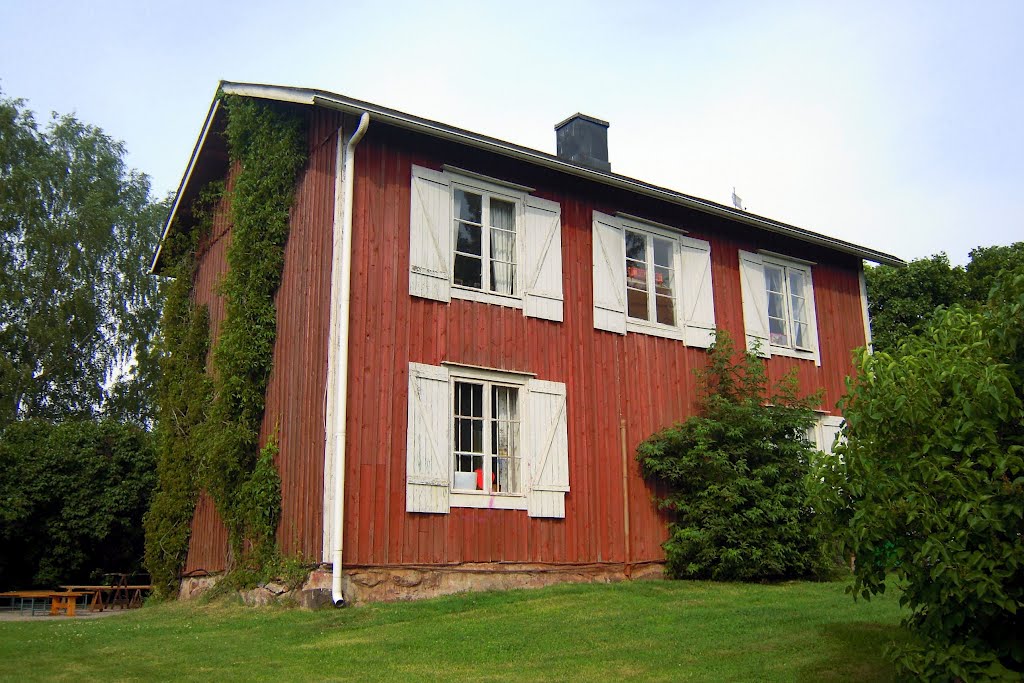 Red house of Tali allotment garden by Petteri Kantokari