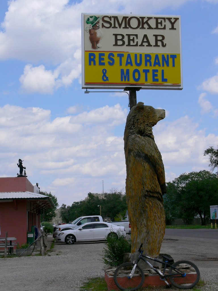 Smoket Bear Restaurant and Motel, Capitan, New Mexico by J.gumby.BOURRET