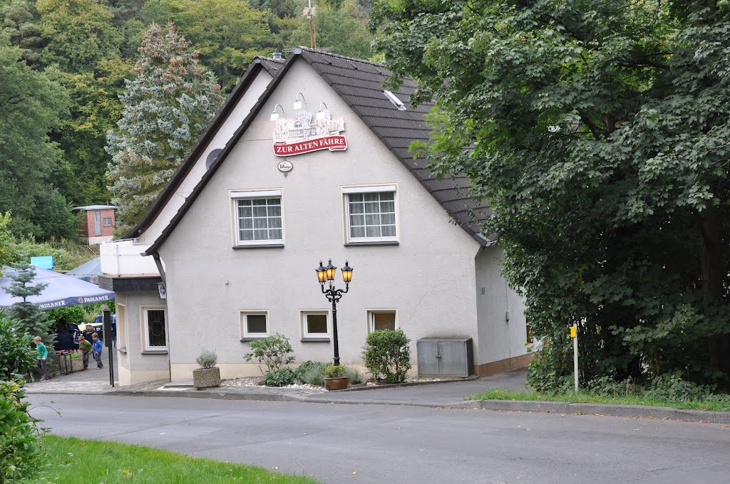 Lohmar / Germany: Lohnendes Ausflugsziel > Gasthaus / Restaurant "Zur alten Fähre", Brückenstrasse. Abgelichtet im September 2012 by © "Earth Views"