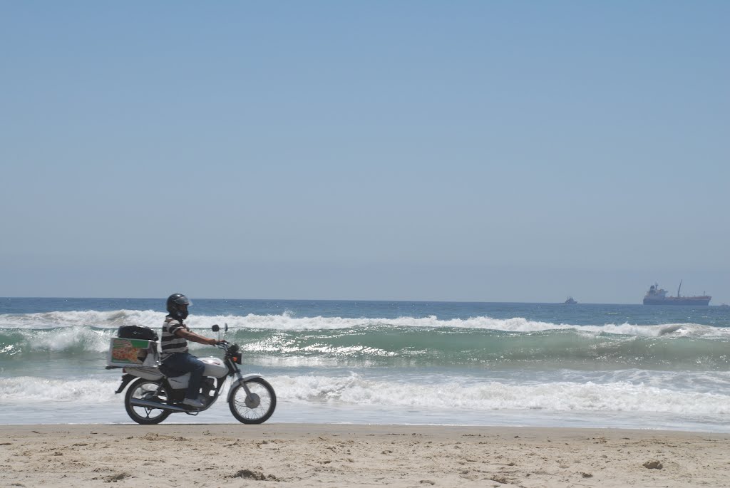 Motorbike on Surf by takkotakko