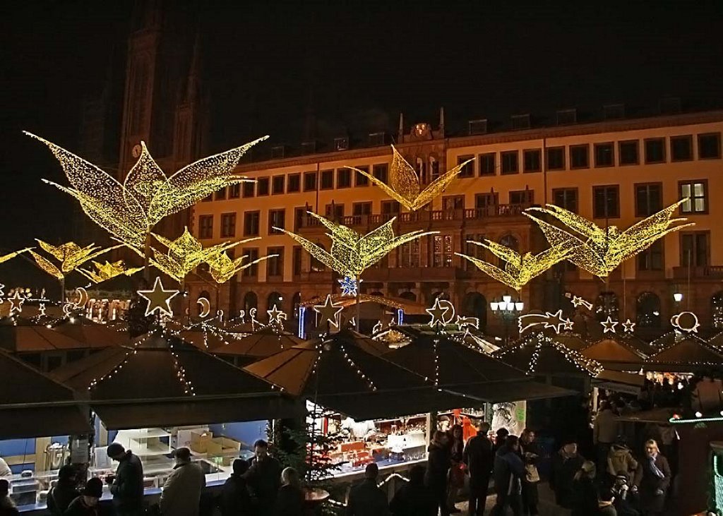 Sternschnuppenmarkt by Volker Ramspott