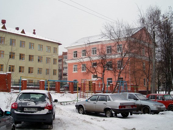 Mirnaya street yard by Sergei Sarychev