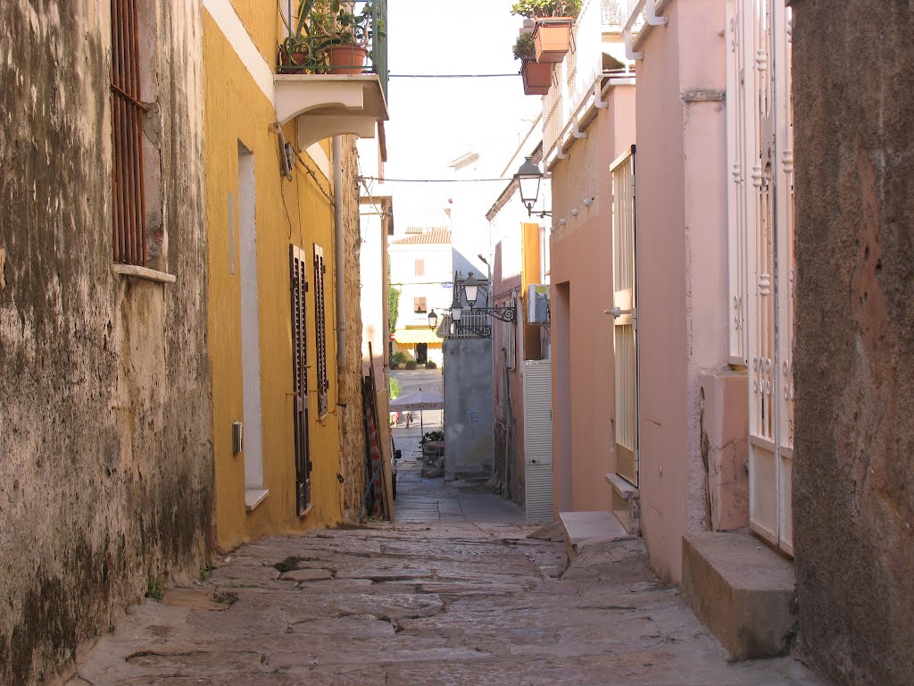 La Maddalena vecchia by roberto.lazzarotto