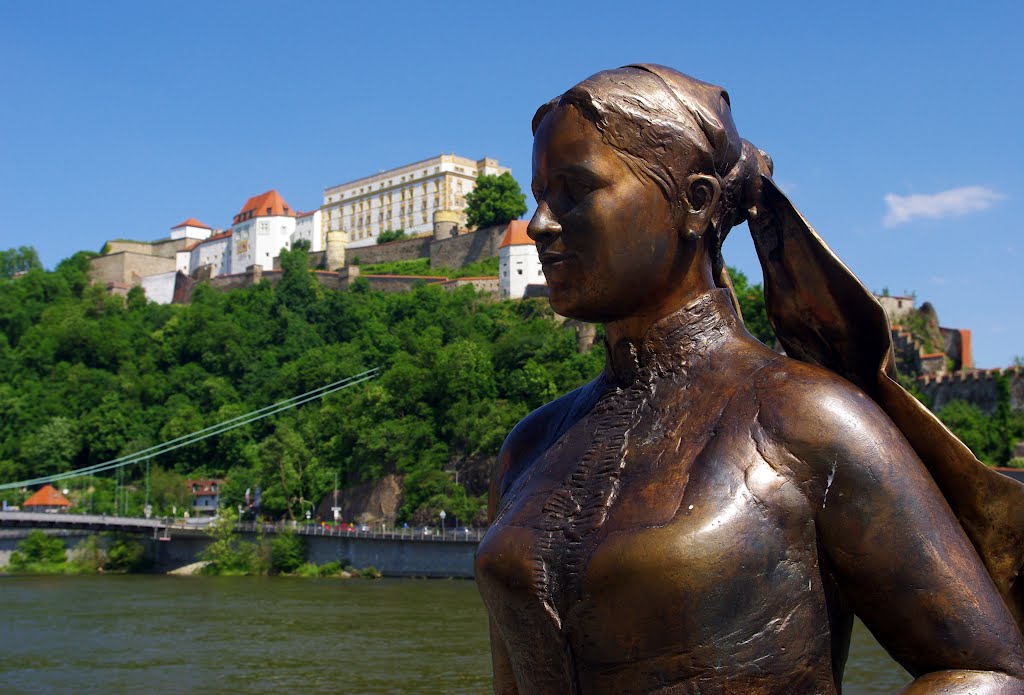 Passau - Emerenz Meier vor´m Oberhaus by raginhardy