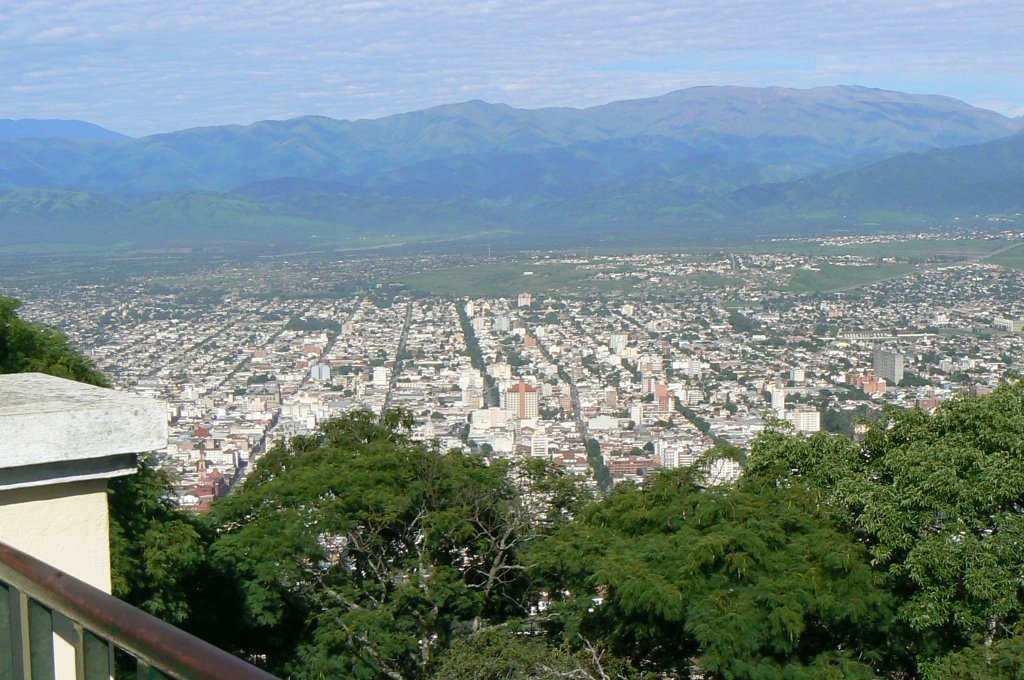 Vista panorámica de la Ciudad de Salta, desde el Cerro San Bernardo by paola palacio