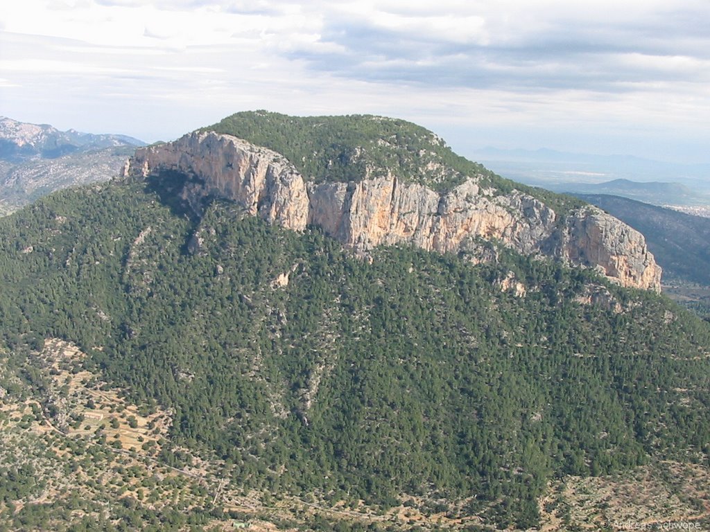 Castell d' Alaro, Blick auf benachbartes Gebirgsmassiv by Andreas Schwope