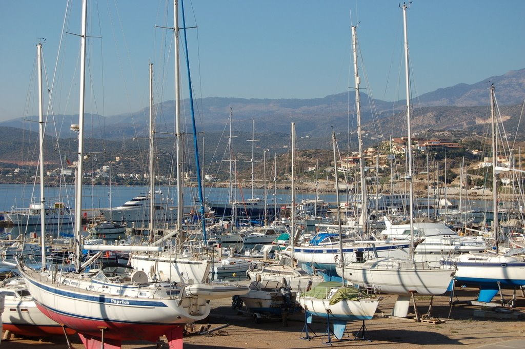 Agios Nikolaos jachthaven by Frans van Leeuwen