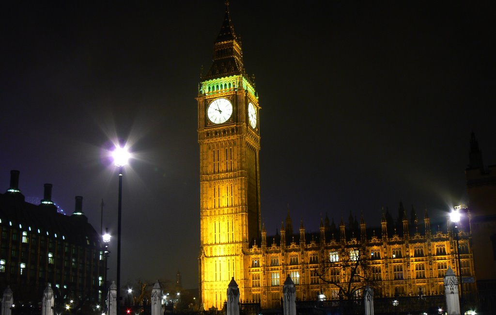 Big Ben from Parliament Square at night by h87