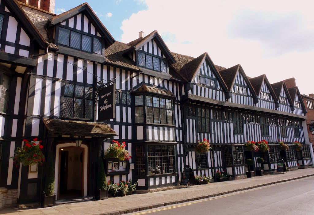 Shakespeare Town Olde Buildings by Mark-Treby