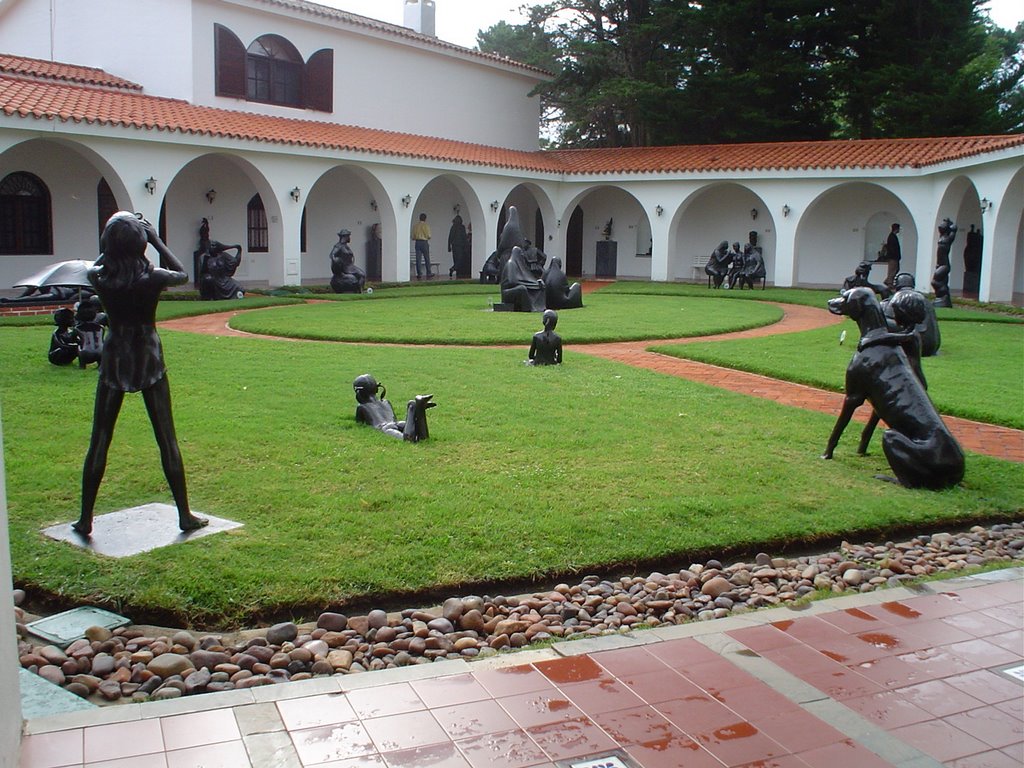 Ralli Museum Garden by Ignacio Balassanian