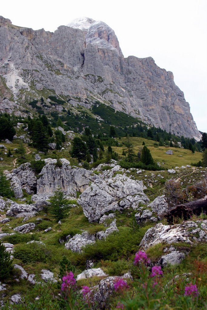 Passo di Falzarego - Am Fuß vom Lagazuoi by KH.Wegwitz