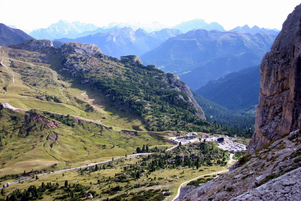 Lagazuoi - Blick auf Passo di Falzarego by KH.Wegwitz