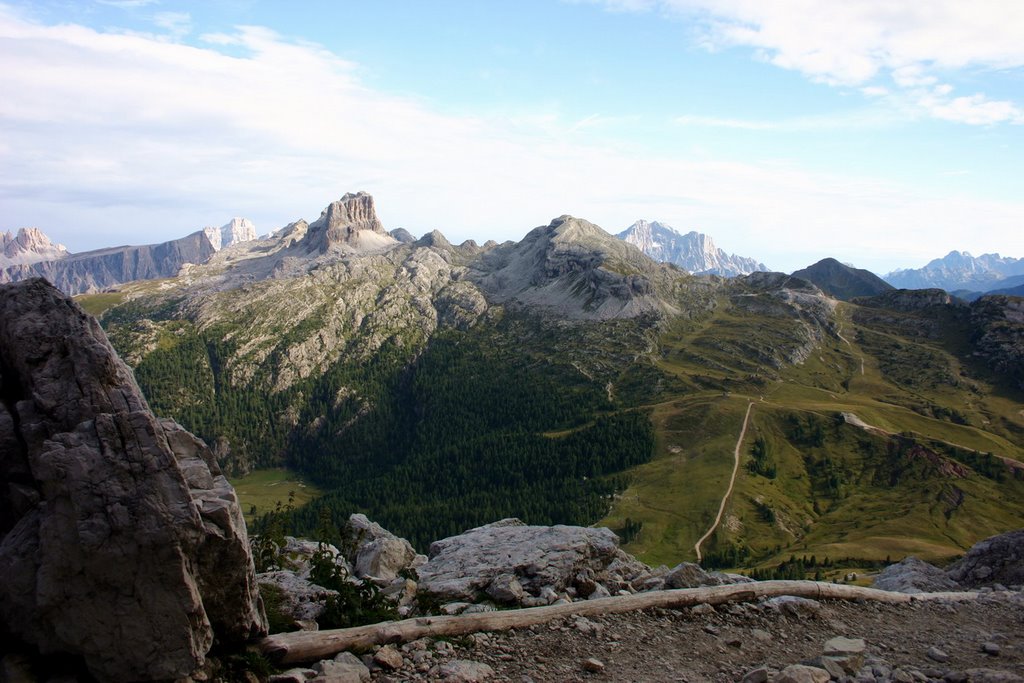 Lagazuoi - Blick auf Monte Averau by KH.Wegwitz