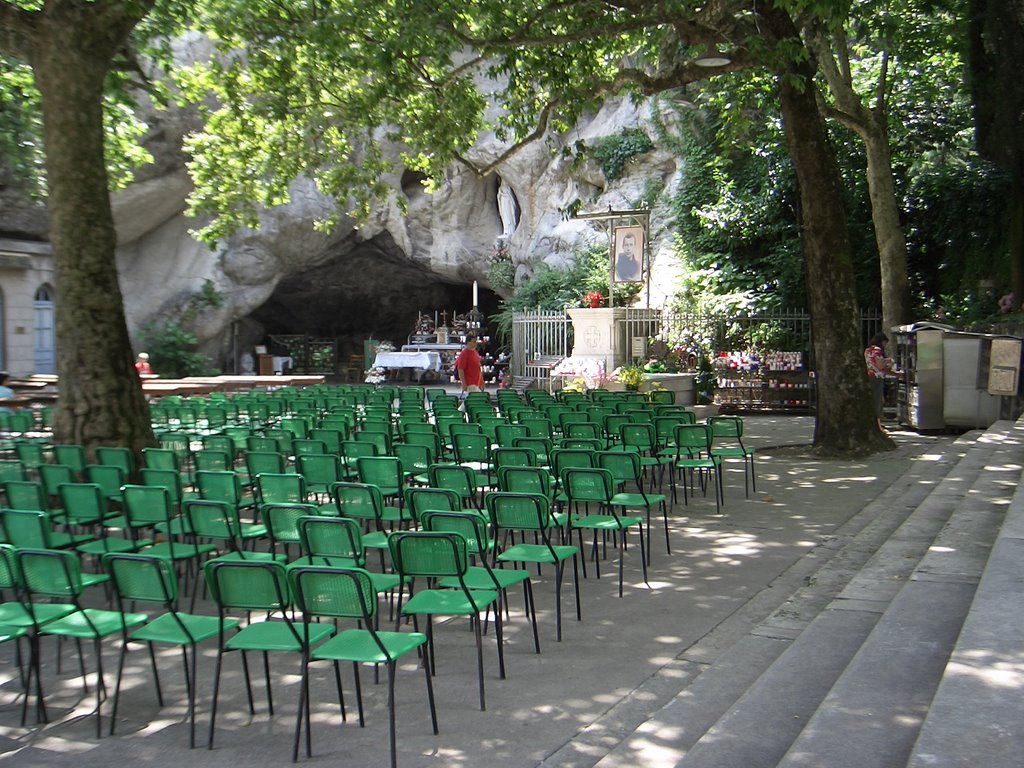 Grotta di Lourdes e tomba del Beato Frà Claudio by Maurizio Berno