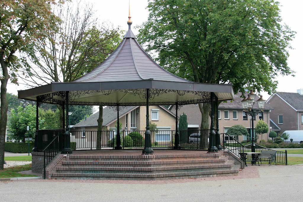 Wilbertoord - St. Josephplein : Kiosk by Scholte