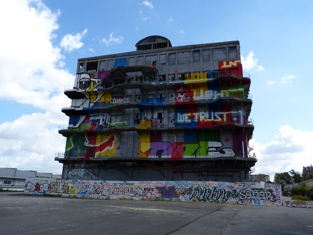 Pantin - Graff sur l'ancien bâtiment des douanes de Pantin (2012) by greg-007