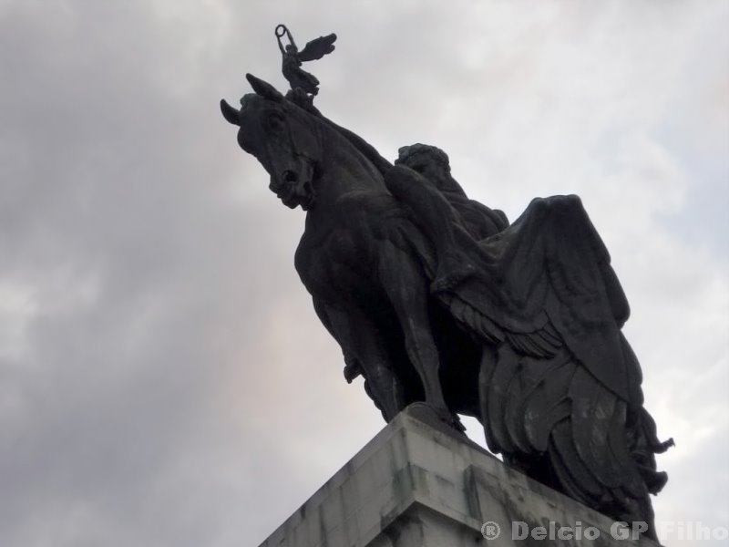 Monumento a Ramos de Azevedo (cavalo) by Delcio