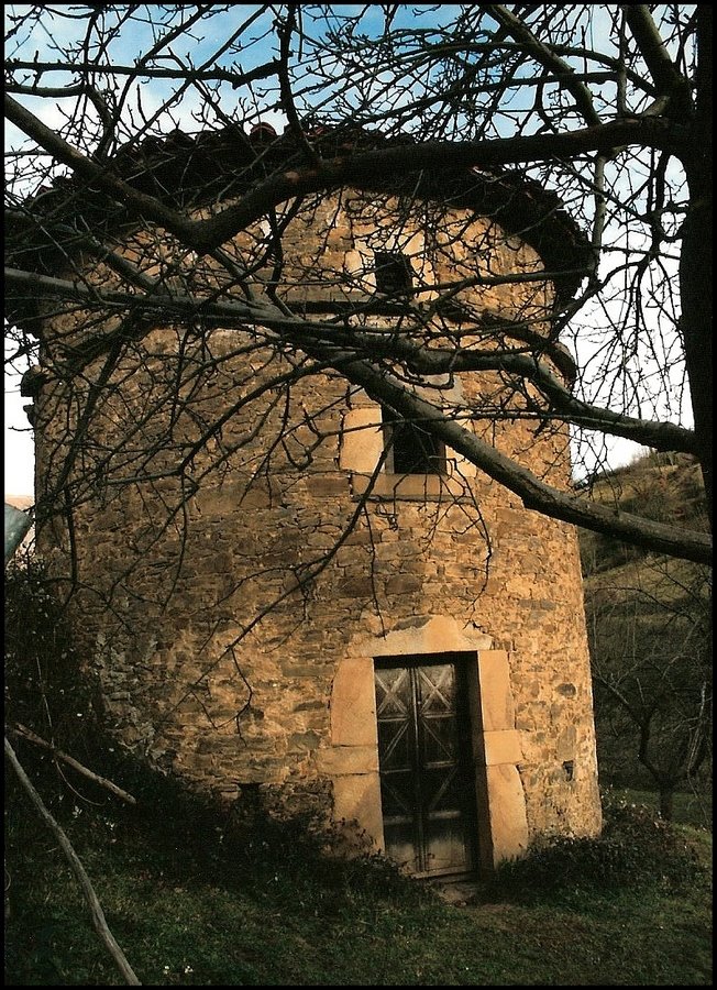 Palomar en el Palaciu Riba, Cenera, Mieres. by PAÑEDA