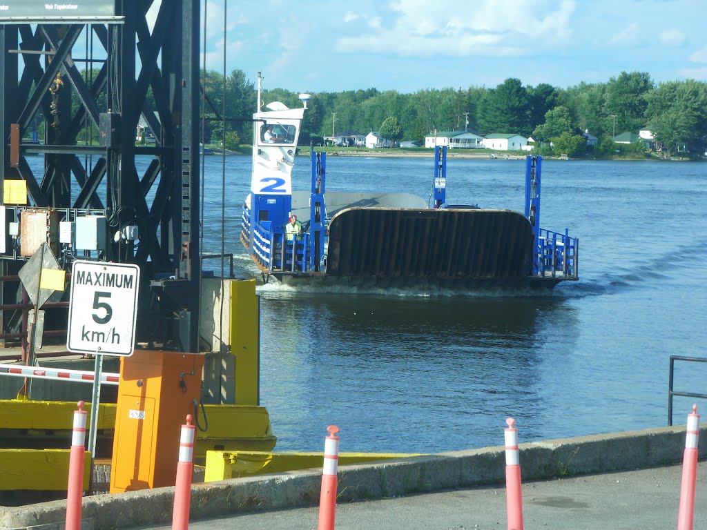 Cumberland Ferry Ottawa by royscott