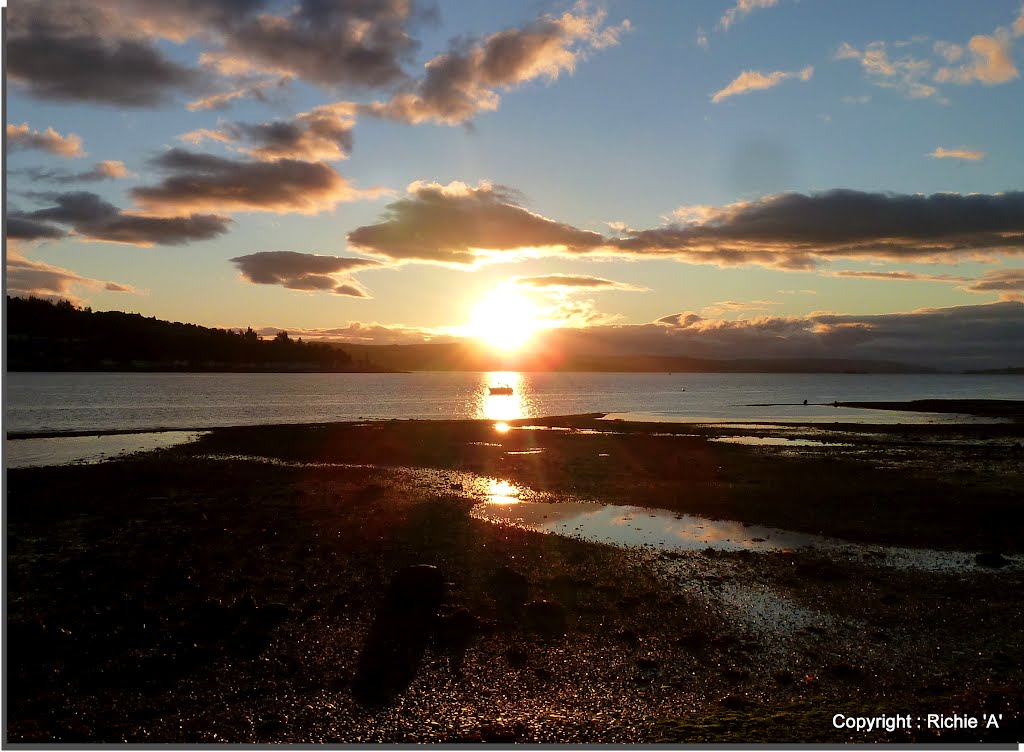 Dunoon Sunrise. by Richie.