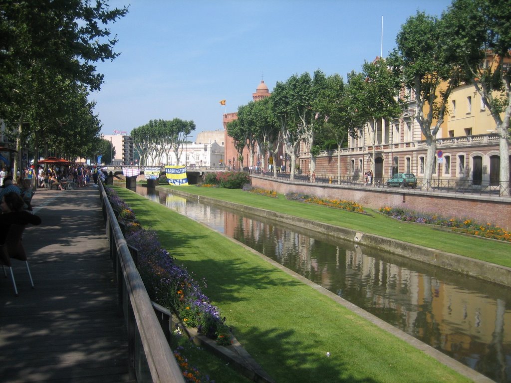 Paseo junto al canal by alexosema